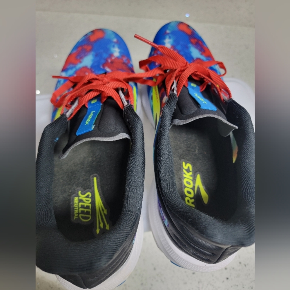 Brooks Sneakers - Picture 4 of 5